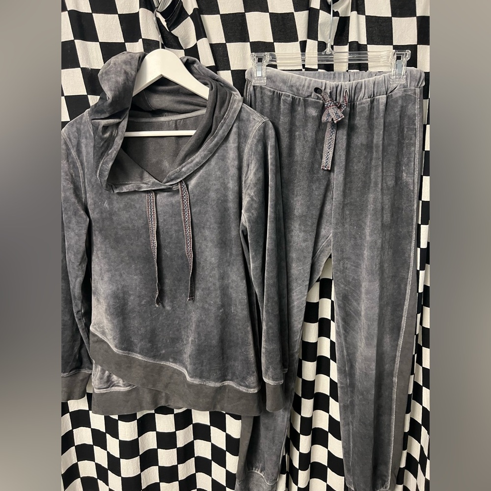 Sundance Aurora Pullover & Jogger Velour Set